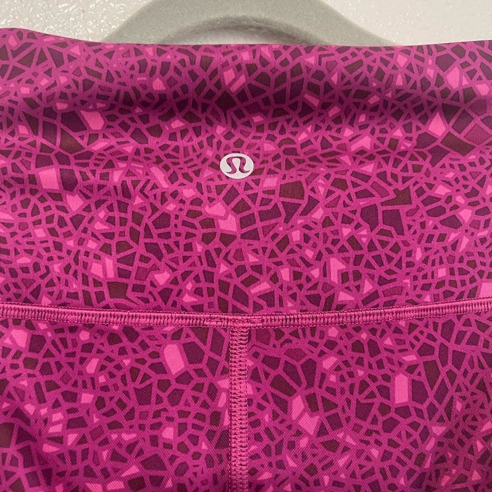 Lululemon Athletica Size 2 High Times Pant Luxtreme 25" Paradise Geo Plum Purple